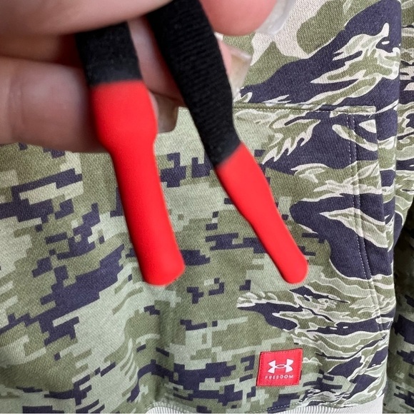 Under Armour Project Rock Women’s Veteran’s Patch Green Camouflage Hoodie, Large - Picture 8 of 14